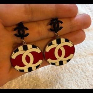 Custom made cc logo Chanel black drop earrings